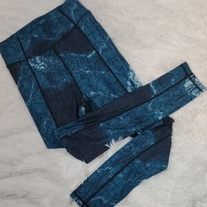The Upside Blue Snake Pattern Athletic Pants/Leggings Size 6 EUC